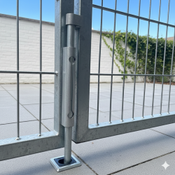 Galvaniseret havel�ge monteret med port-stop og skudrigel fra Locinox