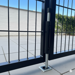 Groundstop monteret sammen med sort skudrigle p� sort smedejernsl�ge